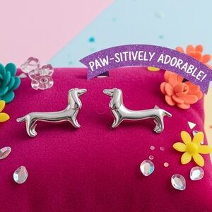 NWT! Dachshund Wiener Dog ADORABLE Platinum Plated Stud Earrings!